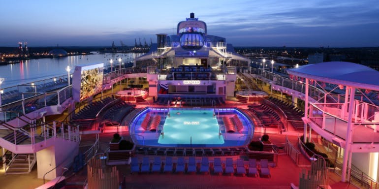 royal caribbean anthem pool deck walking