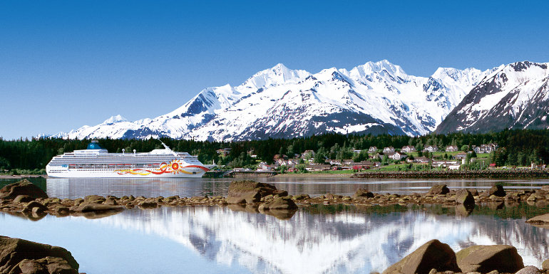 Alaska by Cruise Ship Anne M. by Vipond The Complete Guide to Cruising Alas.. 