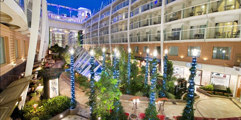 tour the ship royal oasis seas