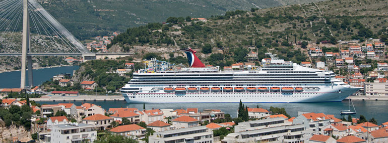 Which Carnival ship briefly held the title of World’s Largest Passenger Ship when it launched in 1996?