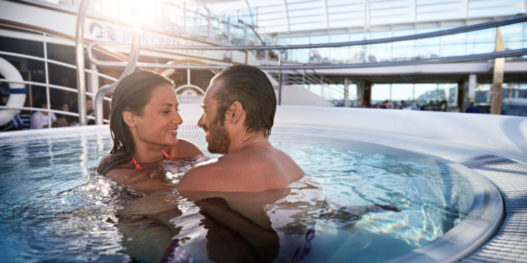 princess-cruise-pregnant-couple-whirlpool-relax