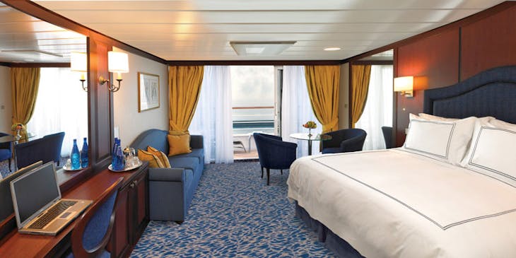 SHOULD I BOOK A STARBOARD OR PORTSIDE CABIN ON A CRUISE?
