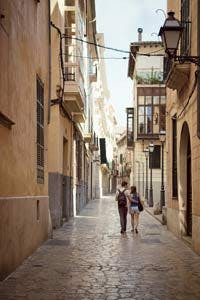Couple walking in Palma de Mallorca