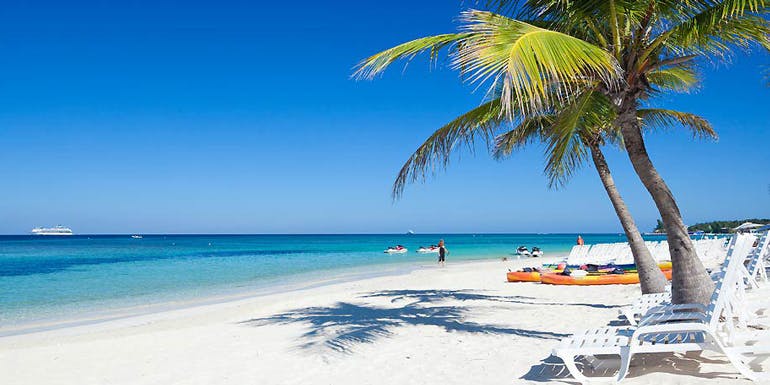 tabyana beach roatan honduras caribbean